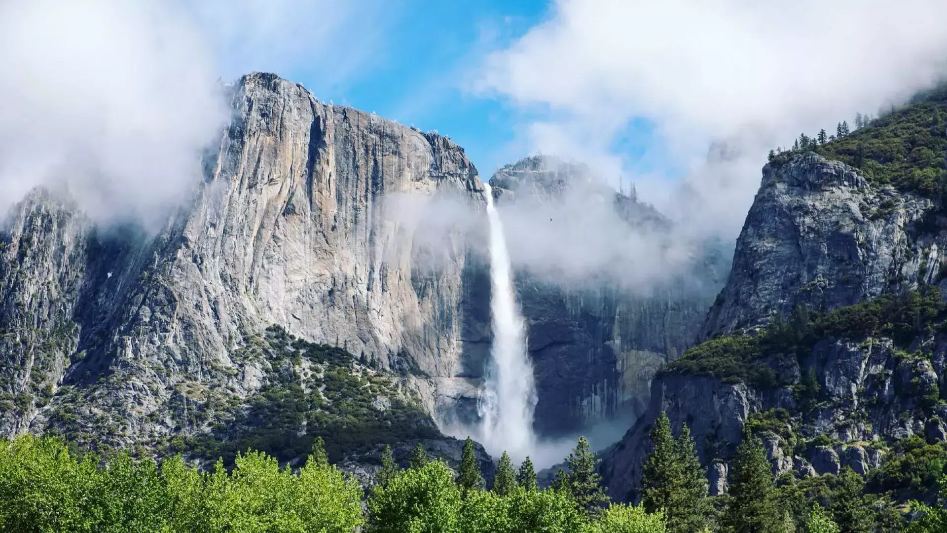 Cascate di Yosemite nel Parco Nazionale di Yosemite.